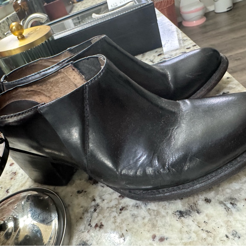 Freebirds Black Leather Shoes